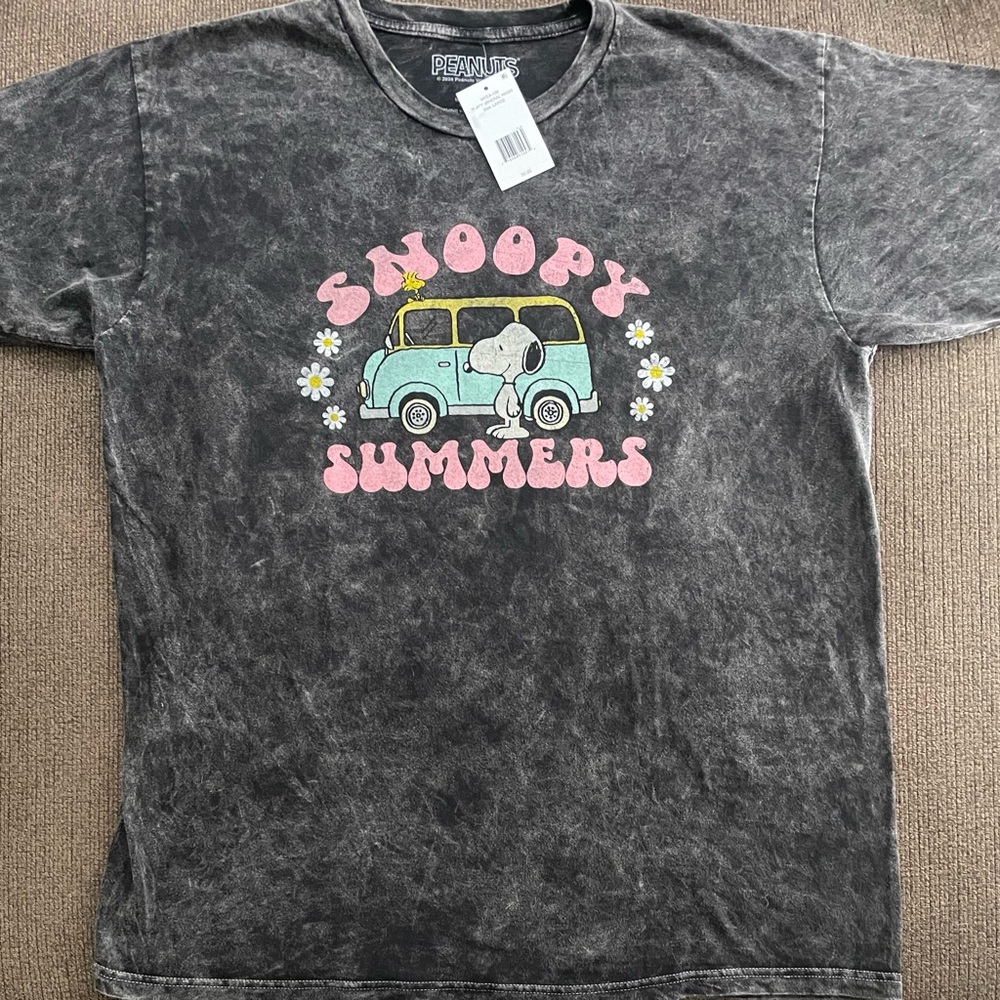 NWT Women’s Peanuts “Snoopy Summers” Short Sleeve Mineral Wash Tee Size L